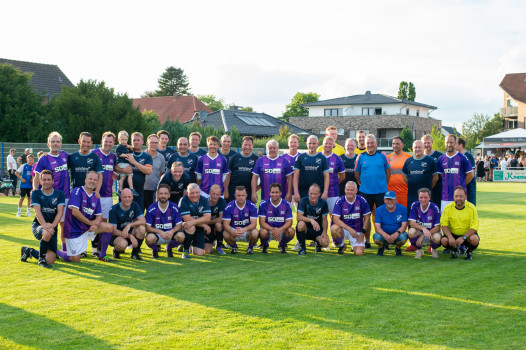 Eröffnungsspiel | SV Bad Laer Allstars chancenlos gegen VfL Osnabrück Oldies