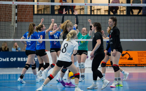 Sieg zum Heimspielauftakt der Bad Laerer Volleyballerinnen